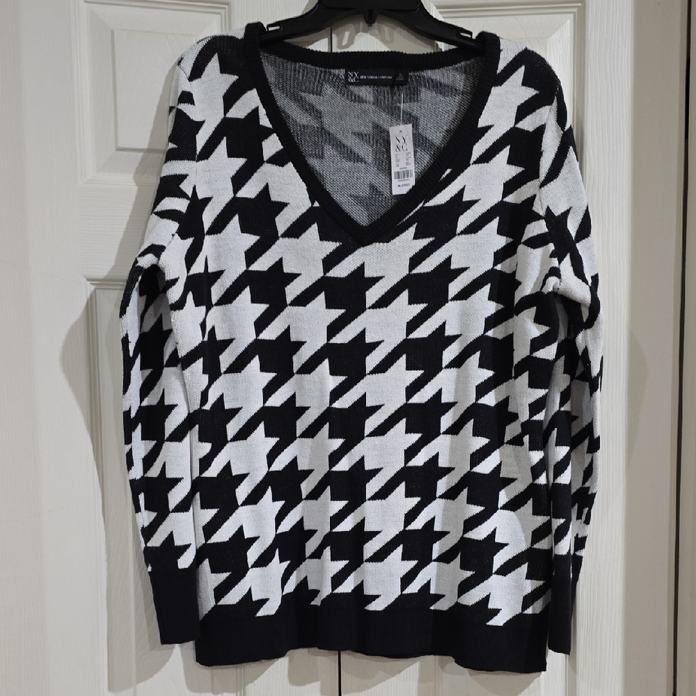 NWT-Black and White Houndstooth Sweater